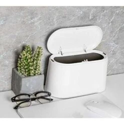 Portable Trash Can Desk Bin With Lid, Mini Press-Type Trash Can Table Desktop Dustbin For Home Living Room Kitchen Bedroom Bathroom Office Dust Bin (White)